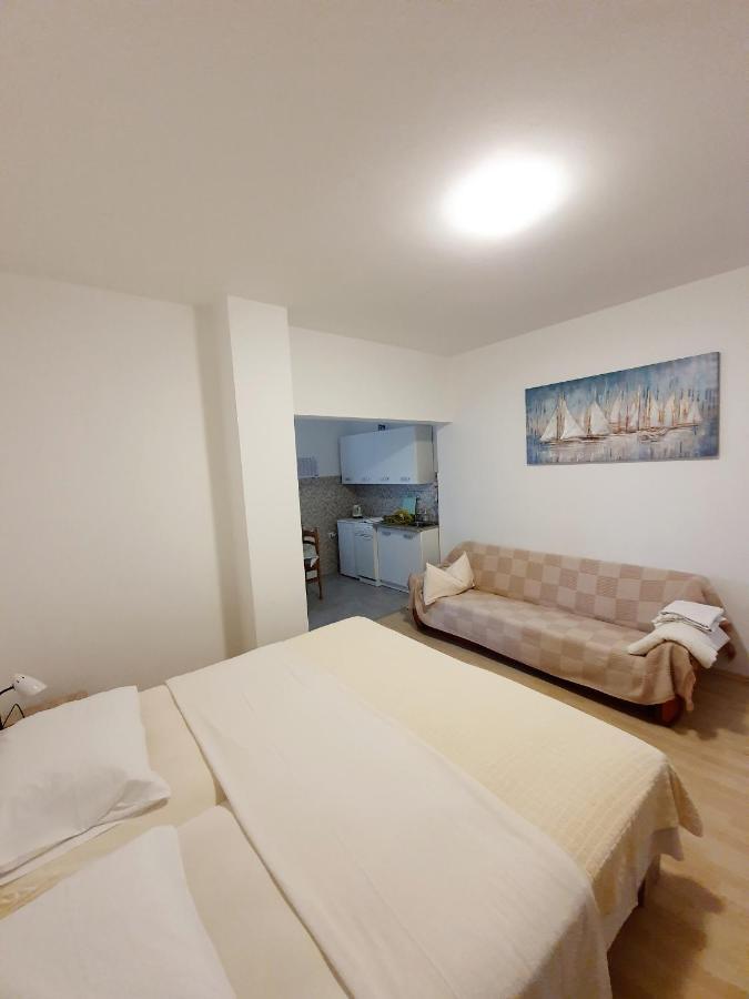 Apartamani Katarina Vl.Ilija Jusup Appartement Starigrad Paklenica Buitenkant foto