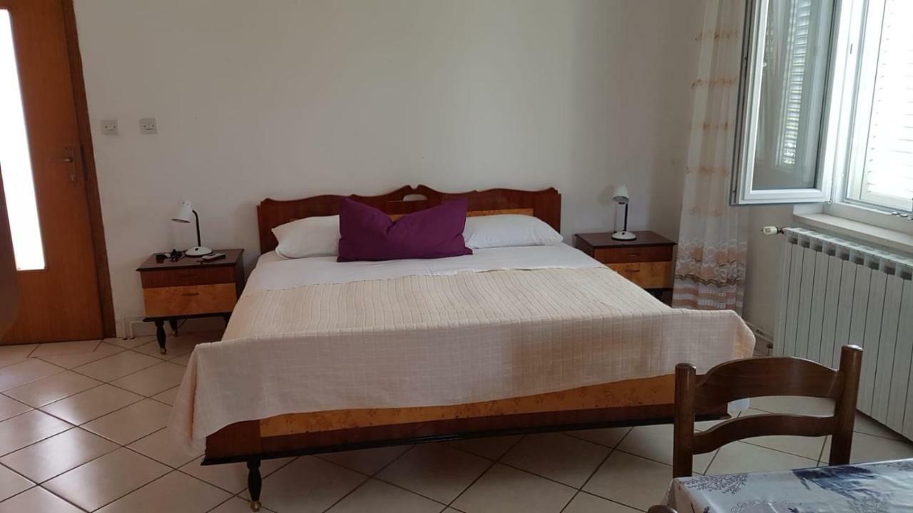 Apartamani Katarina Vl.Ilija Jusup Appartement Starigrad Paklenica Buitenkant foto